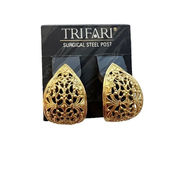 Trifari new old stock pierced earrings. - Picture 1 of 2